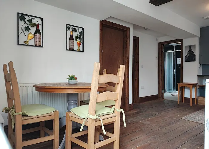 129 First Floor Double Bedroom Apartment Hereford